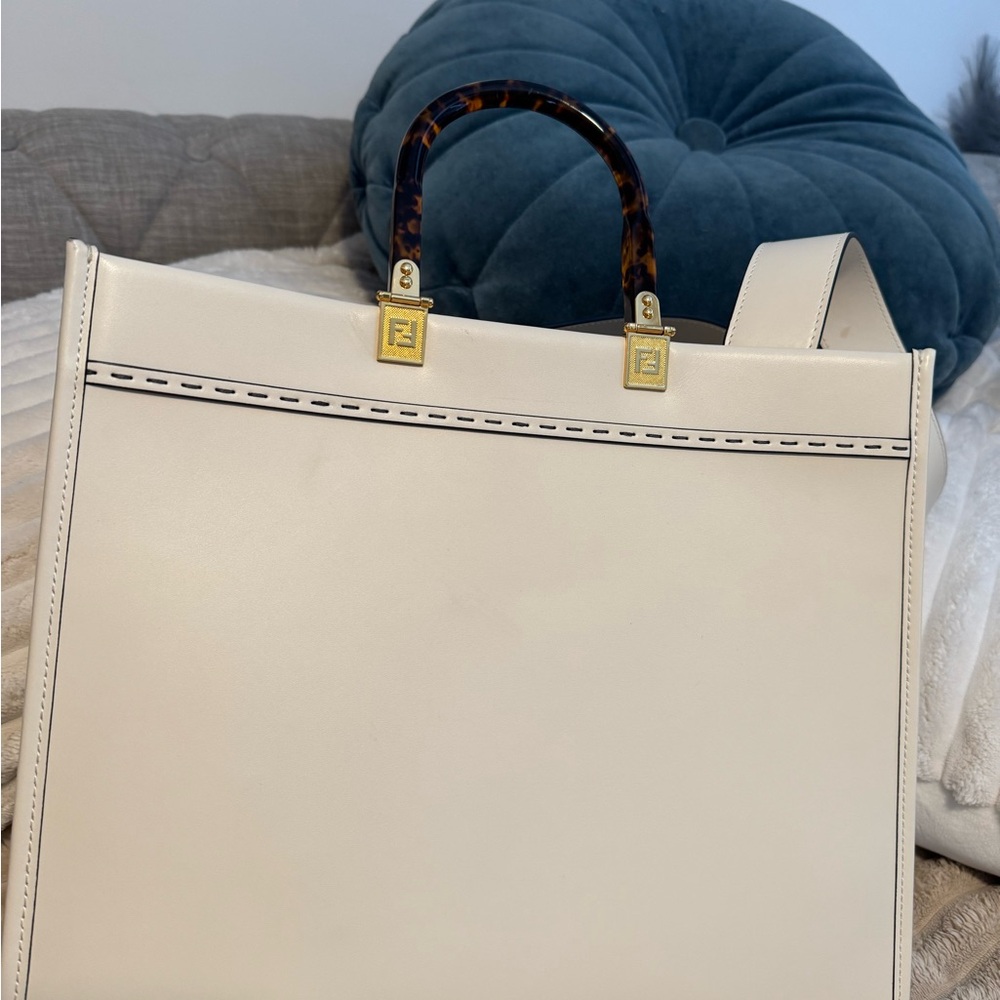 Fendi Medium Sunshine Tote - Picture 6 of 9
